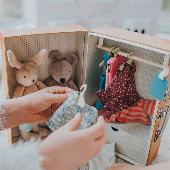 Moulin Roty Валіза-гардероб з м'якими іграшками та одягом 632401