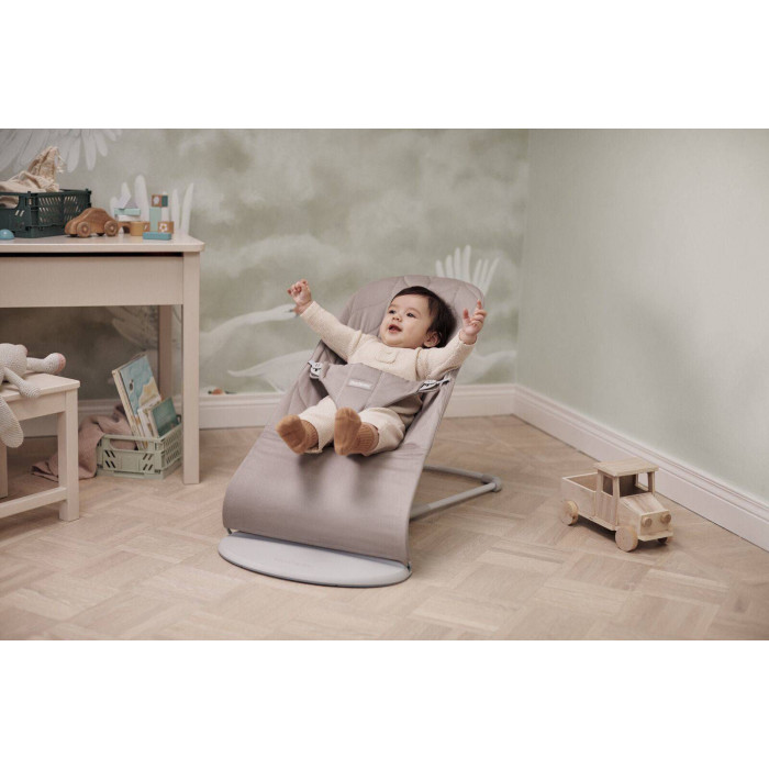 Шезлонг для немовлят BabyBjorn Bouncer BLISS Woven Petal Quilt Sand Grey