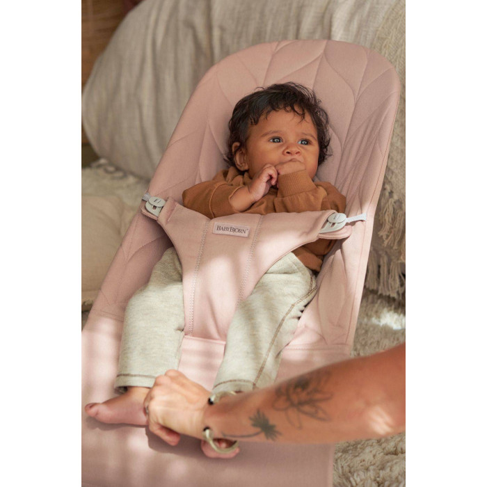 Шезлонг для немовлят BabyBjorn Bouncer BLISS Woven Petal Quilt Dusty Pink 