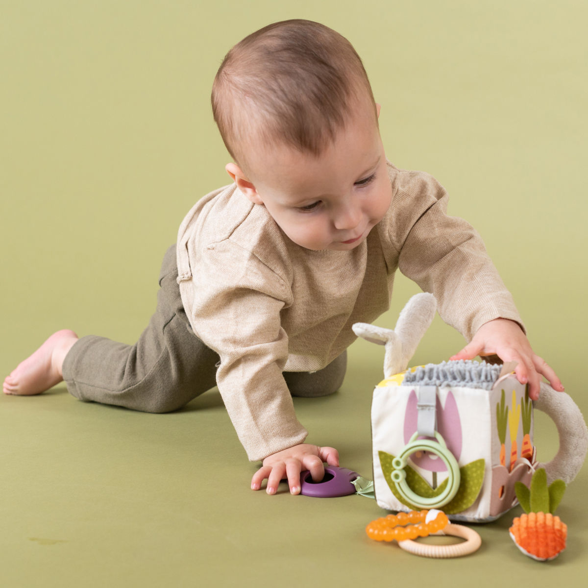 Taf Toys Розвиваюча іграшка-кубик колекції Садочок у місті - " Їжачок і бурячок"