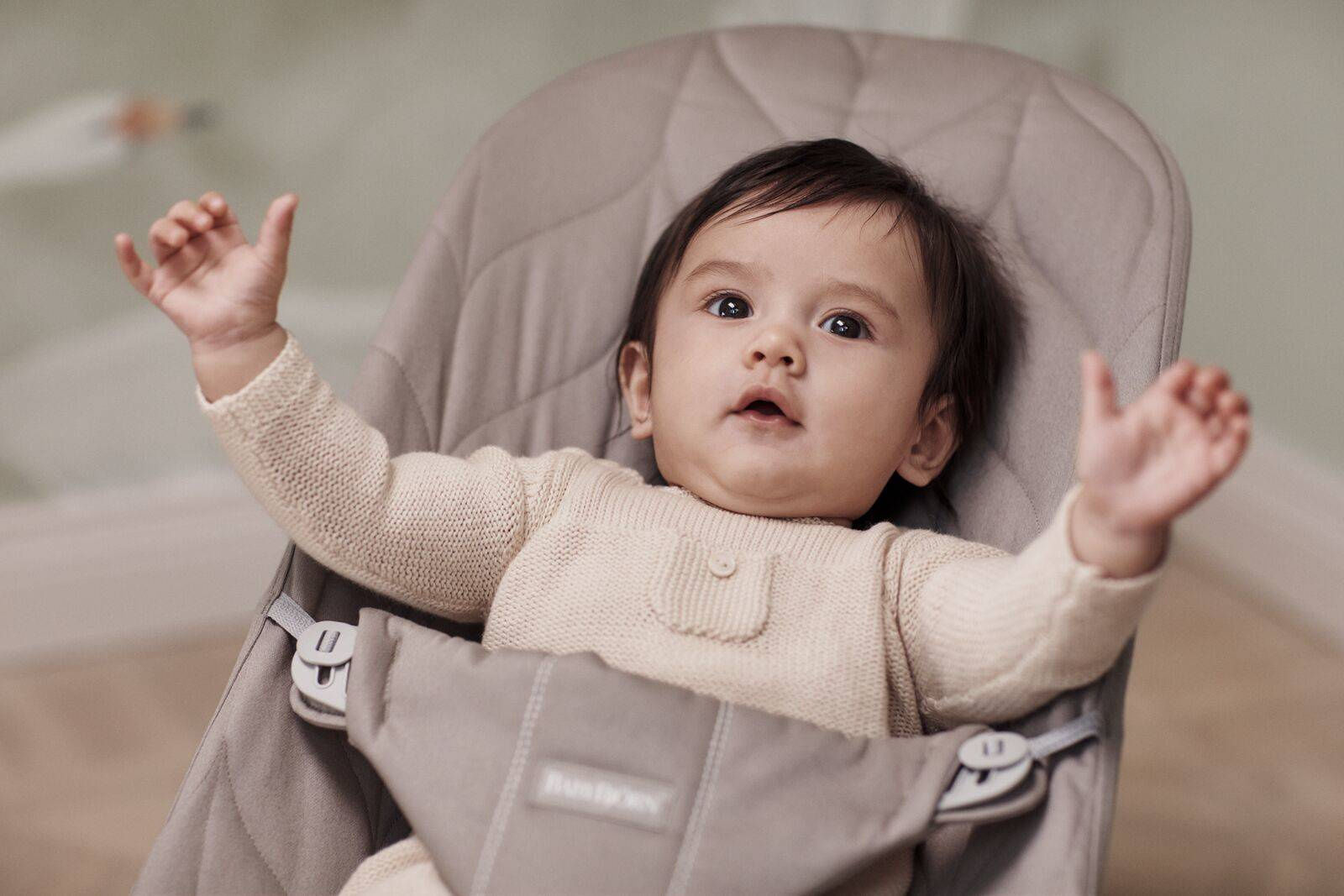 Шезлонг для немовлят BabyBjorn Bouncer BLISS Woven Petal Quilt Sand Grey