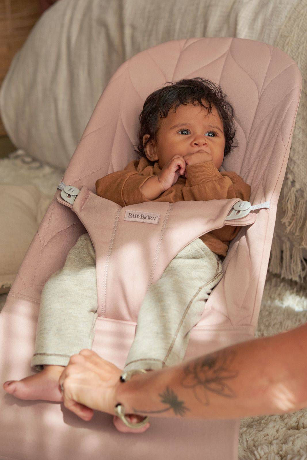 Шезлонг для немовлят BabyBjorn Bouncer BLISS Woven Petal Quilt Dusty Pink 
