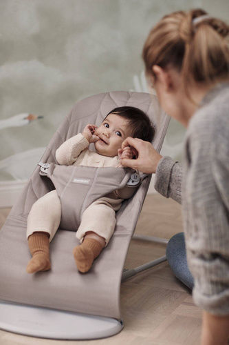 Шезлонг для немовлят BabyBjorn Bouncer BLISS Woven Petal Quilt Sand Grey
