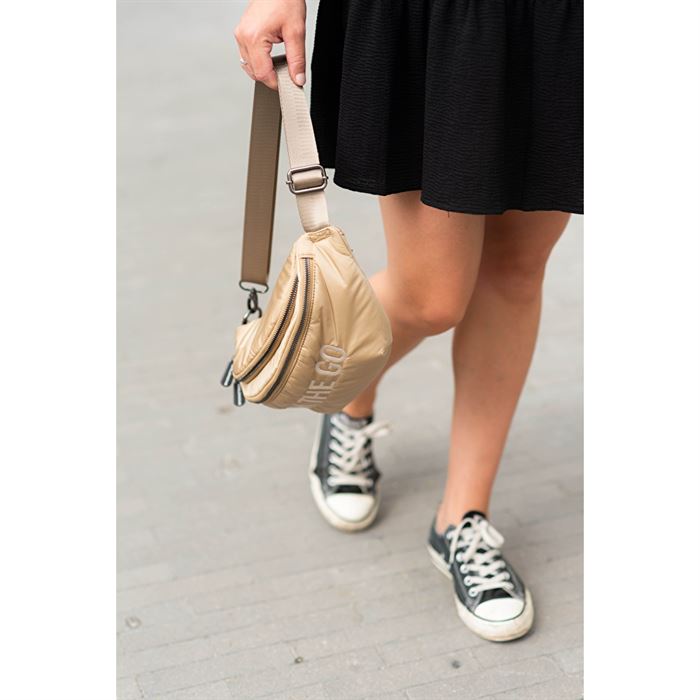 Сумка через плече Childhome Banana bag puffered beige, арт. CWBANAPBE