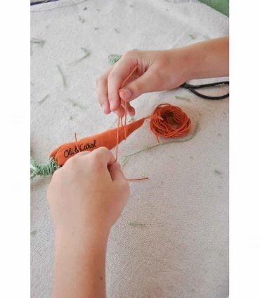Набір для творчості Морква Кеті, Oli&Carol, арт. DIY-CATHY-THE-CARROT